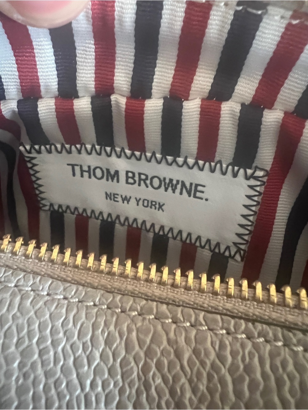 HÉCTOR Thom Browne Gray Dachshund-Shaped Leather Crossbody Bag with Gold - Picture 2 of 11